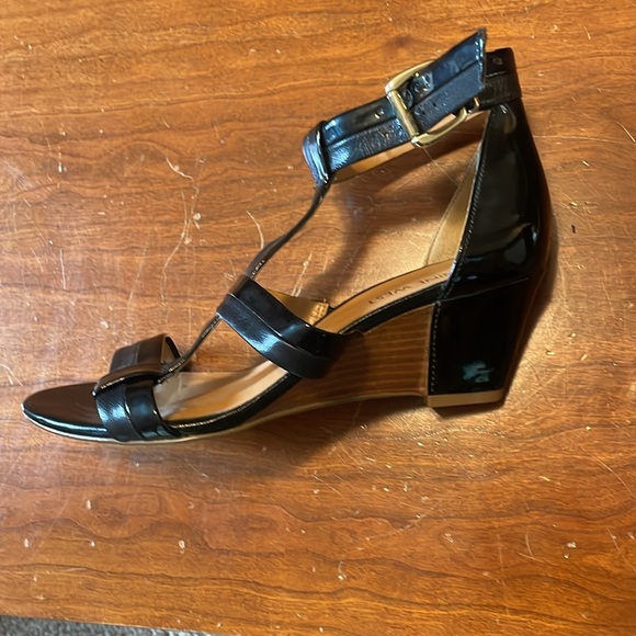 Nine West patents gladiator wedge sandals. - Picture 5 of 6